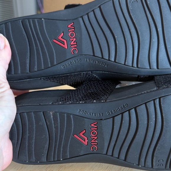 Vionic”Rio” Black shiny shimmery Snakeskin print sandals - Picture 10 of 11